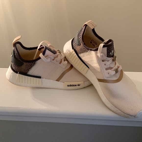 Brand new never worn, ordered but were to large Fit more like a size 9 - Picture 1 of 4
